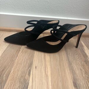 Schutz close toe pump suede